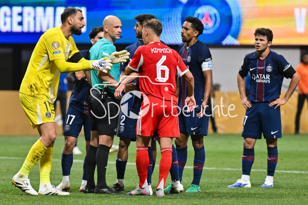 Paris Saint Germain - FC Bayern München | viel Diskussionen zum Ende des Spieles - hier reklamiert Joshua KIMMICH (FC Bayern Muenchen 6) / FIFA Club World Cup: Paris Saint Germain - FC Bayern Muenchen, Mercedes Benz Stadium am 05.07.2025 / NOT FOR SALE IN USA / Gianluigi DONNARUMMA (Paris SG 1)