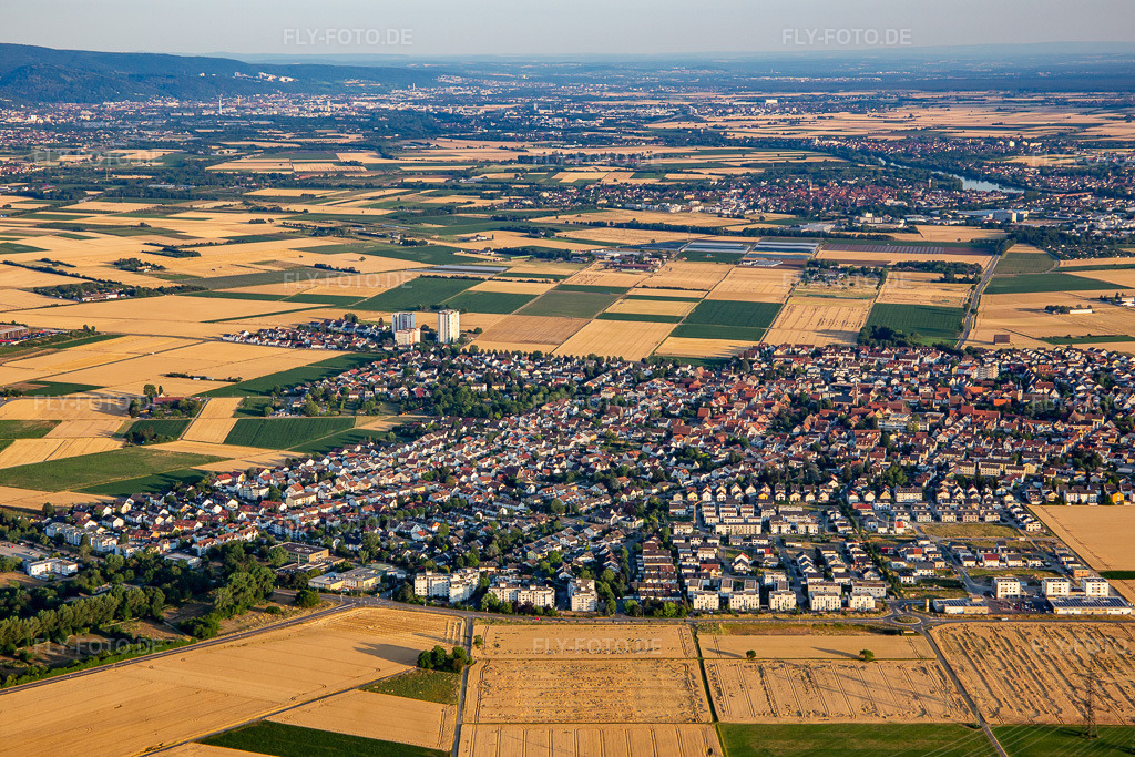 Luftbild: Ortsansicht von Nordwesten in Heddesheim im Bundesland Baden-Württemberg in Deutschland. Foto: IMG_137135.jpg vom 24.06.2023 durch Werner Riehm/FLY-FOTO.de