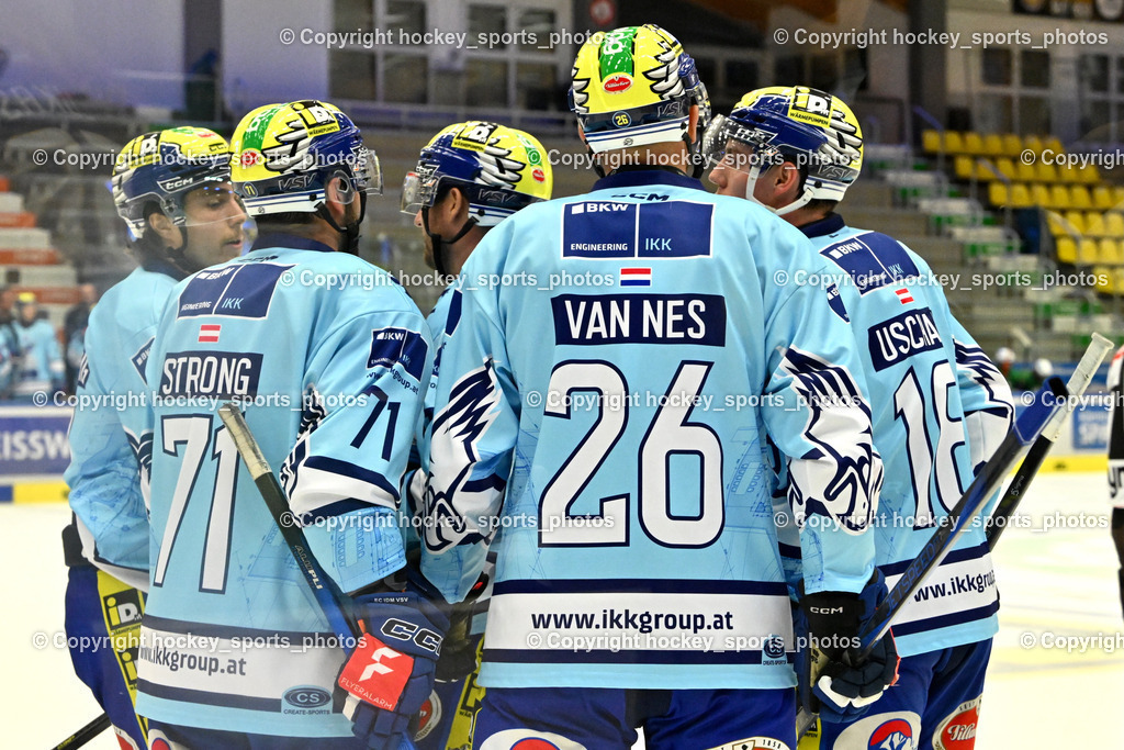 EC iDM Wärmepumpen VSV vs. KHL Sisak | Jubel EC VSV Mannschaft, #26 Guus van Nes EC VSV, #71 Steven Strong EC VSV, #18 Nico Uschan EC VSV, EC iDM Wärmepumpen VSV vs. KHL Sisak, EC iDM Wärmepumpen VSV vs. KHL Sisak am 02.09.2025 in Villach (Stadthalle Villach), Austria, (Photo by Bernd Stefan)
