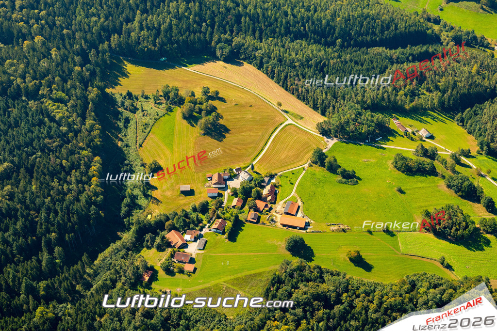 Das Luftbild zeigt : Eilberg Roding - Die Luftaufnahme wurde 2023 vom UL-Flugzeug aus erstellt ( keine Drohne ) - Hochauflösende Luftaufnahme - Für grossformatige Ausdrucke geeignet. Die Geschenkidee !Mit Lizenz und Bildrechte bestellbar