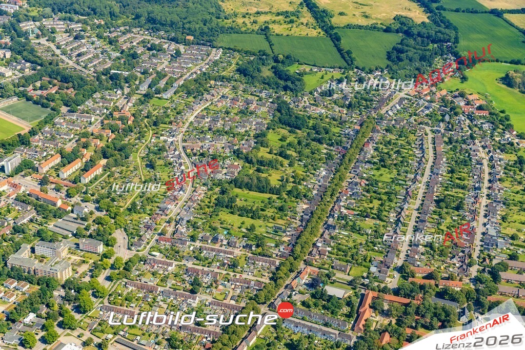 Luftaufnahme  Lübeck - Die Luftaufnahme wurde 2025 vom UL-Flugzeug heraus erstellt ( ohne Drohne ) - Hochauflösende Luftaufnahme - für professionelle Ausdrucke geeignet. Die Geschenkidee !Mit Lizenz und Bildrechte bestellbar