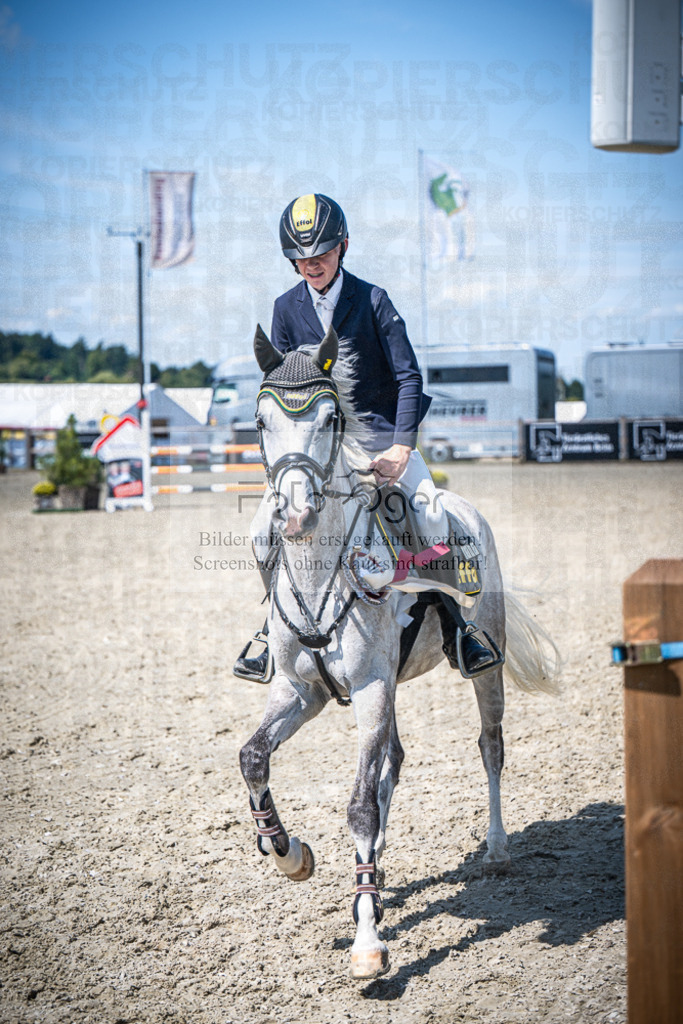 DOS_2750 | Entdecke hochwertige Reitturnierfotos von Foto Oger. Professionell, emotional und authentisch – jetzt Lieblingsmomente im Shop bestellen.Deutschlandweite Turnierfotografie. - Realisiert mit Pictrs.com