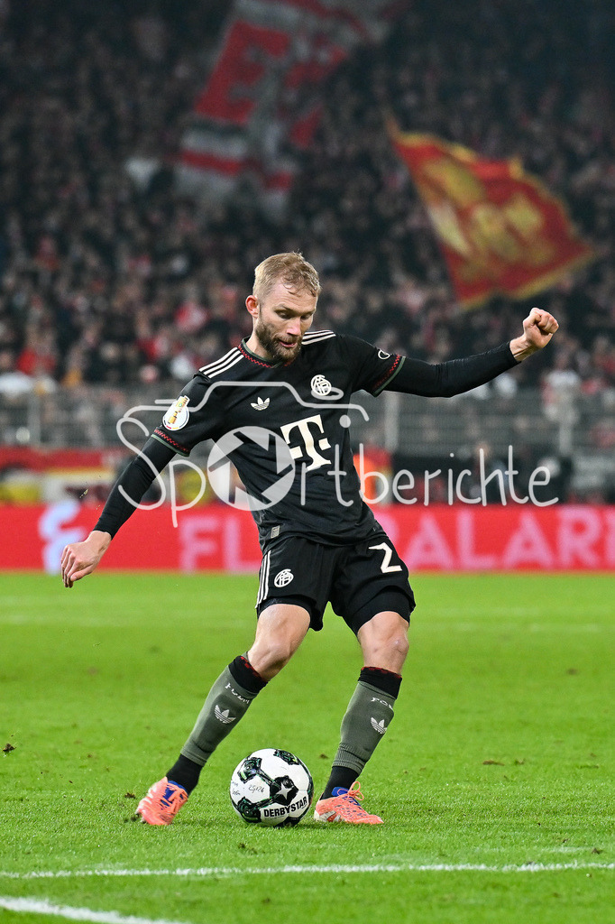 1. FC Union Berlin - FC Bayern München | BERLIN, GERMANY - 03. DECEMBER: am Ball Konrad LAIMER (FC Bayern Munich 27) / Einzelfoto / Freisteller während dem Match zwischen dem 1. FC Union Berlin und dem FC Bayern München beim Achtelfinale des DFB-Pokales im Stadion an der alten Försterei