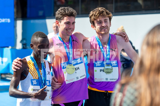 20250427-NSZ_3096 | v.l. Benson Nzioki Mutsio (Nr.3,KEN) (2.), Alex Maier (Nr.6,USA) 1. und Peter Lynch (Nr.11,IRL) auf Platz 3DEU, Düsseldorf, 27.04.2025 Uniper Düsseldorf Marathon 2025 - Realisiert mit Pictrs.com
