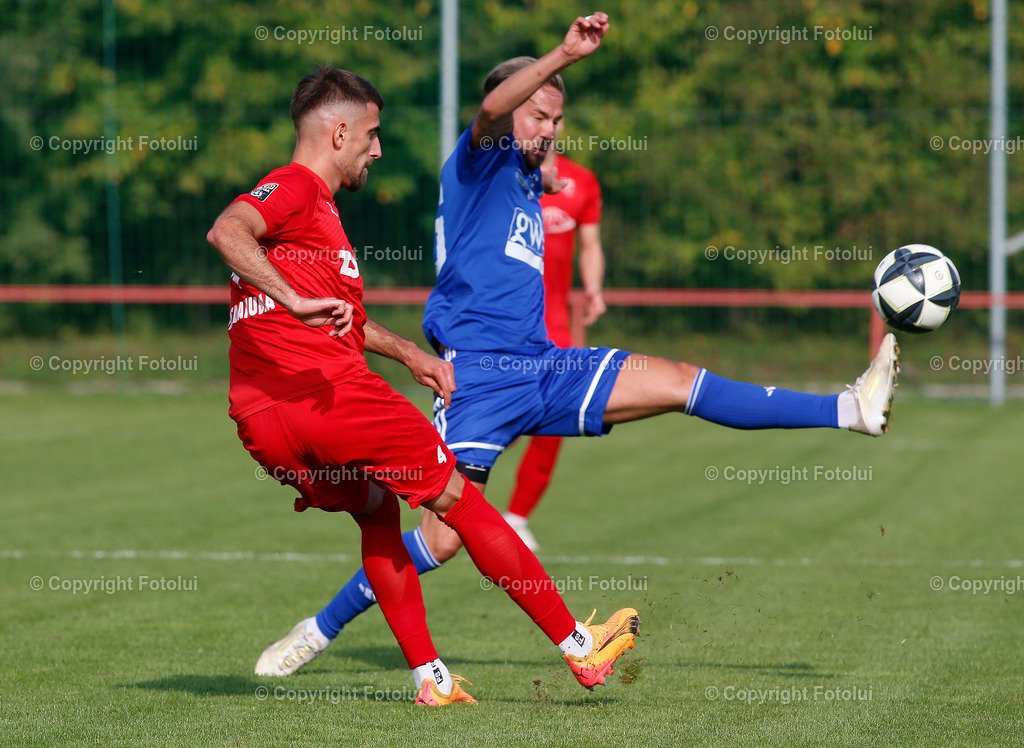 A_LUI_13092025_03 | SPORT FUSSBALL LT1 OOE LIGA ASKOE OEDT 1B-UNION EDELWEIß LINZ 13.09.2025 IM BILD:JOVAN PETROVIC   (OEDT1B) UND SIMON ABRAHAM (EDLWEIßLINZ) FOTO:FOTOLUI