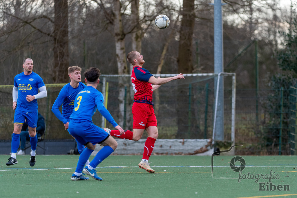 GVO Oldenburg-VFL Germania Leer | Herren Bezirks-Testspiel; GVO Oldenburg (rot)-VFL Germania Leer (blau) am 02.03.2025 in Oldenburger (Sportpark Osternburg); Photo: Philip Eiben 2025 - Realisiert mit Pictrs.com
