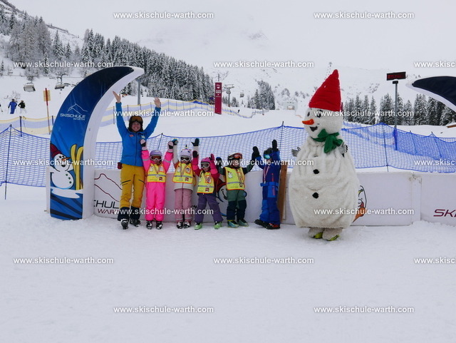 Gruppe Olivia | Photos von der Skischule Warth - Realisiert mit Pictrs.com