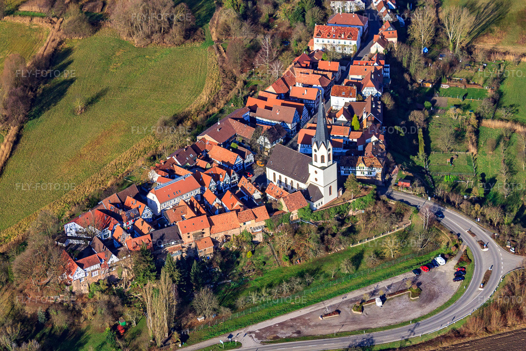 Luftbild: St. Dionysius im Hinterstädtel von Süden in Jockgrim im Bundesland Rheinland-Pfalz in Deutschland. Foto: IMG_23311.jpg vom 02.12.2009 durch Werner Riehm/FLY-FOTO.deGemeinde 