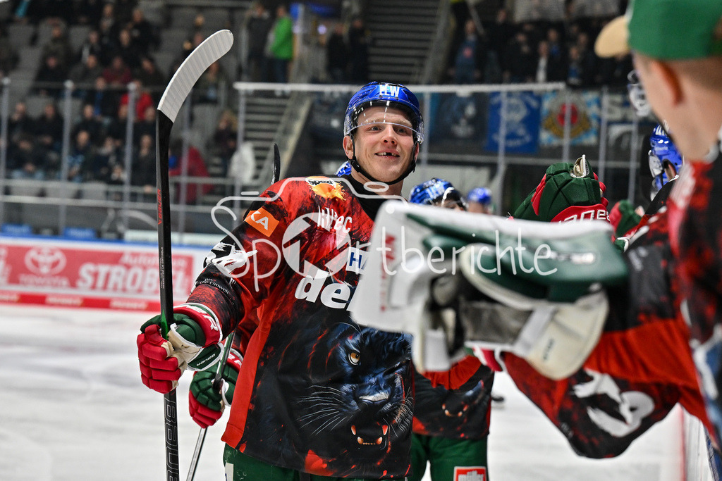 Augsburger Panther - Straubing Tigers | Jubel der Panther nach dem Treffer zum 1-0 / Freude / Happy / Tor / DEL: Augsburger Panther - Straubing Tigers, Curt Frenzel Stadion am 29.11.2024 / Im Bild Alexander OBLINGER (Augsburger Panther #50)