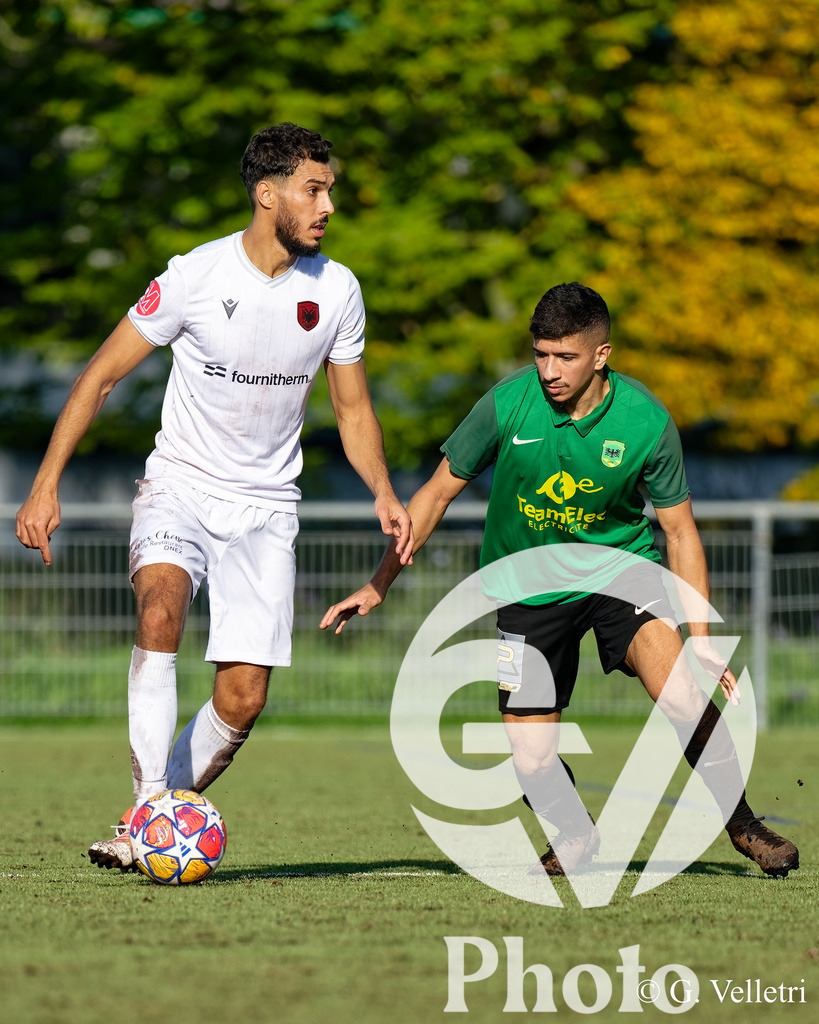 2eme ligue - FC Veyrier - FC Kosova |  durant le match de 2eme ligue entre FC Veyrier et FC Kosova au Stade du Grand-Donzel à Veyrier, Suisse