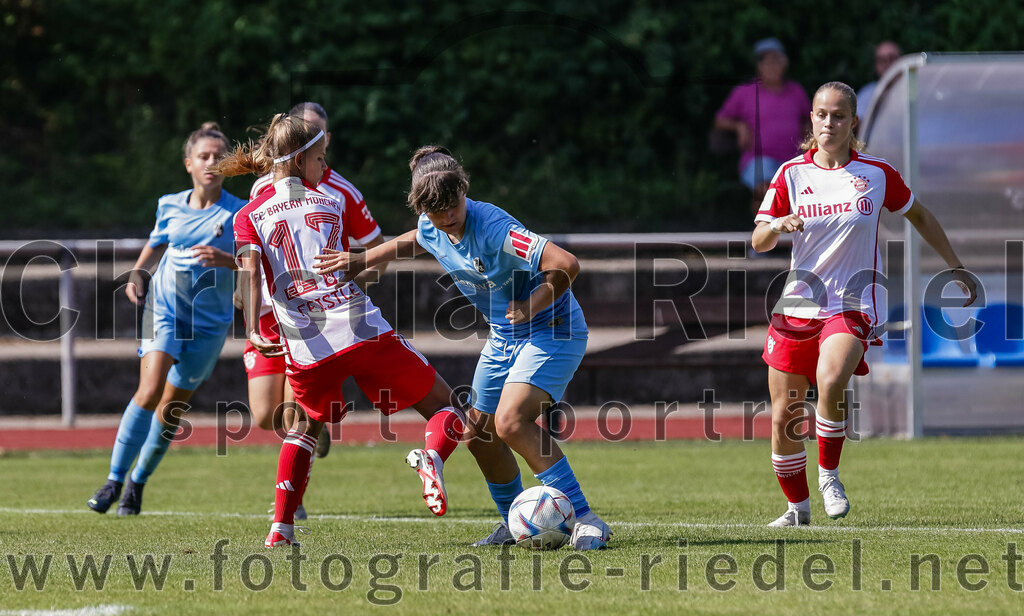 2023-09-09_014_FC_Bayern_Muenchen_gegen_SC_Freiburg | Aschheim, Deutschland, 09.09.2023:
Fußball, B-Juniorinnen-Bundesliga Süd 2023 / 2024, 1. Spieltag, FC Bayern München gegen SC Freiburg, Endergebnis: 4:0

Foto: Christian Riedel / fotografie-riedel.net