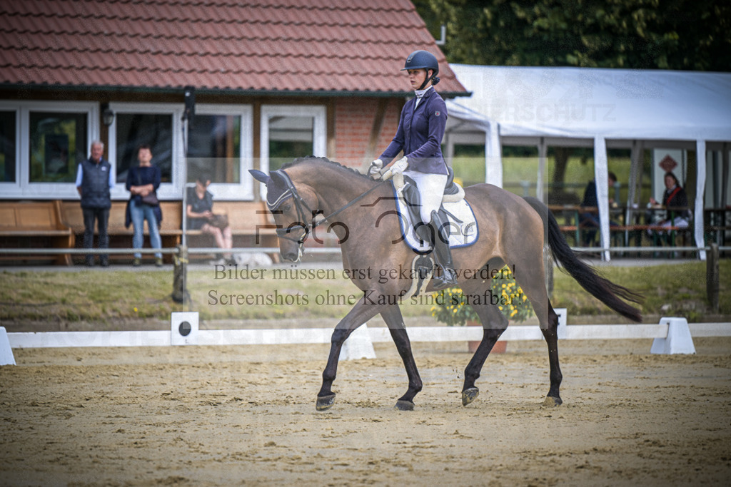DOS_9153 | Entdecke hochwertige Reitturnierfotos von Foto Oger. Professionell, emotional und authentisch – jetzt Lieblingsmomente im Shop bestellen.Deutschlandweite Turnierfotografie. - Realisiert mit Pictrs.com