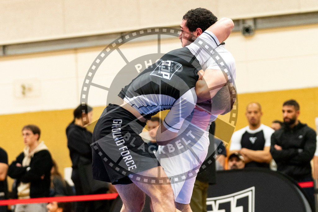 20231118PBB13550 | Fighters compete during the AJP Tour 600 Frankfurt Championship in Frankfurt/Main, Germany, on November 18, 2023.