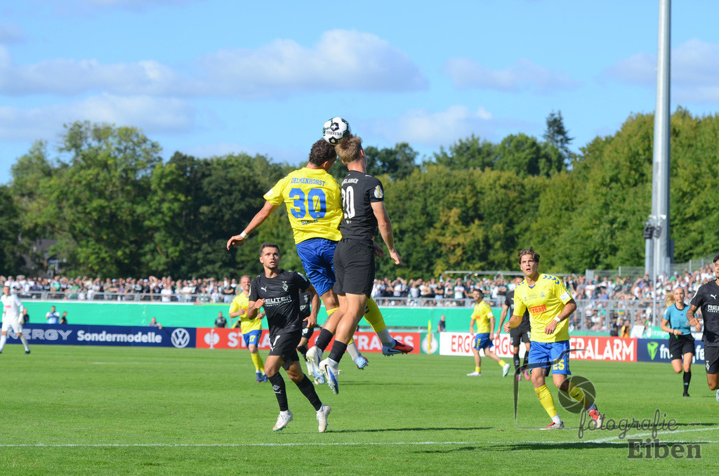 SV Atlas-Delmenhorst-Borussia Mönchengladbach | DFB-Pokal 1. Runde;SV Atlas Delmenhorst (gelb)-Borussia Mönchengladbach (schwarz) am 17.08.2025 in Oldenburg (Marschweg-Stadion), Photo: Philip Eiben 2025 - Realisiert mit Pictrs.com