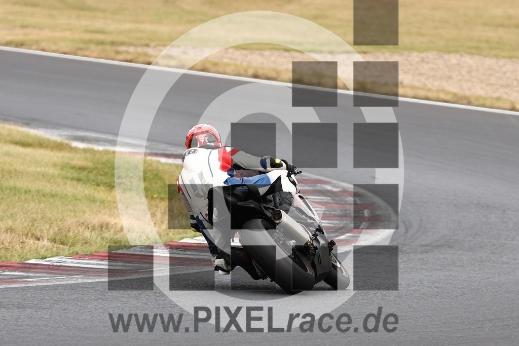 0084-20260821_12751 | Schöne Erinnerungen an spannende Momente - das festzuhalten ist unser Job. PIXELrace.de ist seit 2003 auf den Rennstrecken Europas unterwegs um die Action draußen beim Fahren und die wunderbare Stimmung imm Fahrerlager für euch einzufangen.