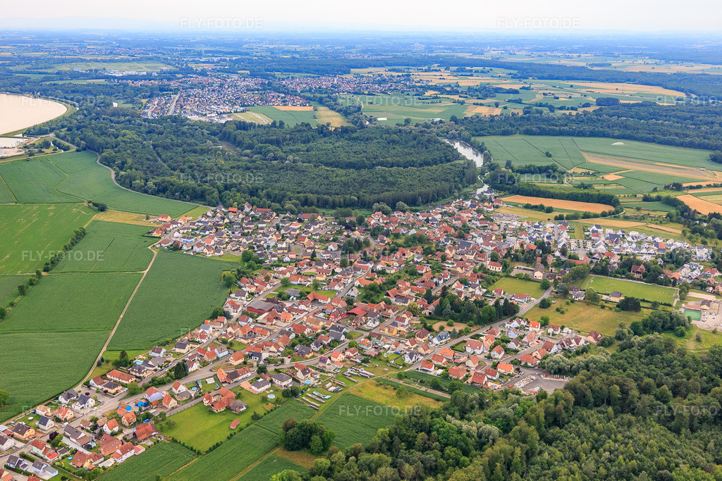Luftbild: Ortsansicht von Osten in Dalhunden im Bundesland Bas-Rhin in Frankreich. – Foto: IMG_107876.jpg vom 14.06.2018 durch Werner Riehm/FLY-FOTO.de – Auflösung des Originals: 5413 x 3608 px
