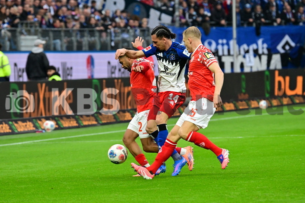 KBS Picture_HSV-Mainz05_010 | v.l. Mwene Phillipp (1.FSV Mainz05) , Philippe Rayan (HSV) , Hanche-Olsen Andreas (1.FSV Mainz05) ,Sportplatz :  Volksparkstadion, - Realisiert mit Pictrs.com