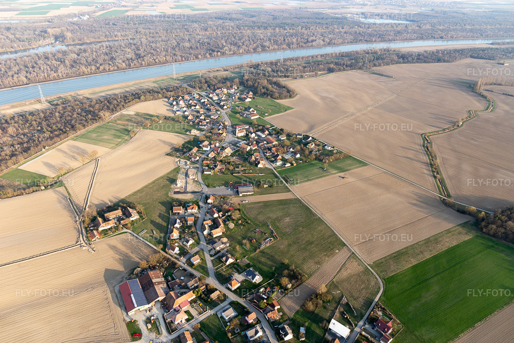 Vue aérienne: Vue de la ville à Geiswasser dans le département Haut-Rhin, France. Photo: IMG_113186.jpg prise le 22/03/2019 par Werner Riehm/FLY-FOTO.euRésolution de l'original: 5472 x 3648 px