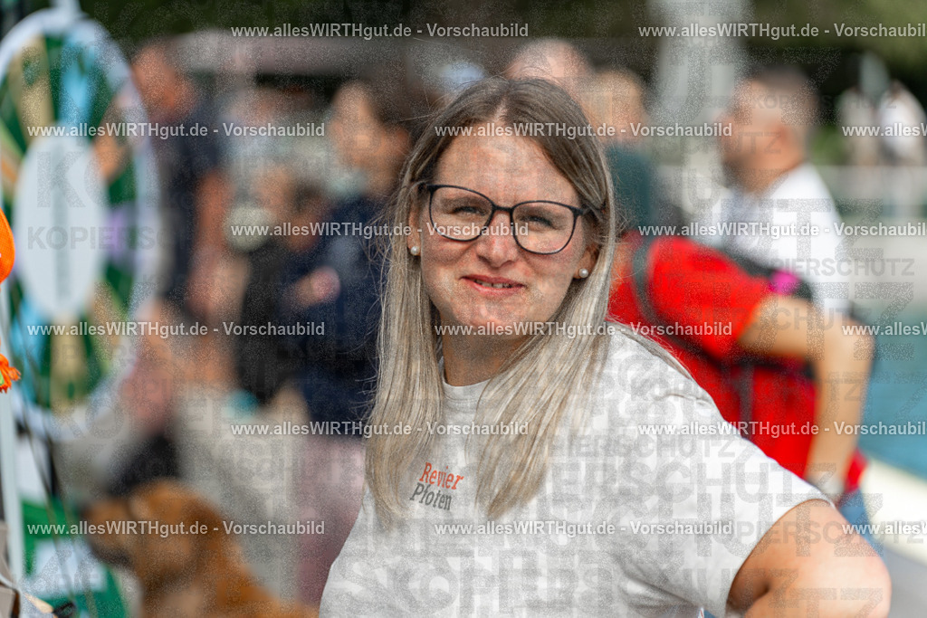 Hundeschwimmen_Volksbad_2026-allesWIRTHgut_Tierfotografie-2609061512-7R501313 | Professionelle Tierfotografie in Mönchengladbach von Daniel Wirth (allesWIRTHgut). Liebevolle & natürliche Bilder von Hunden & Katzen für unvergessliche Erinnerungen.