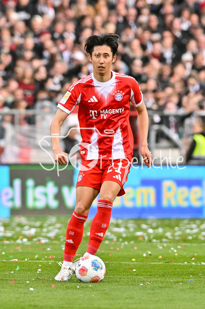 FC St. Pauli - FC Bayern München | ST. PAULI, DEUTSCHLAND - 11. APRIL: am Ball Hiroki ITO (FC Bayern Munich 21)  Einzelfoto / Freisteller während dem Bundesligamatch zwischen dem FC St. Pauli und dem FC Bayern München am 29. Spieltag im Millerntor Stadion / DFL REGULATIONS PROHIBIT ANY USE OF PHOTOGRAPHS AS IMAGE SEQUENCES AND/OR QUASI-VIDEO