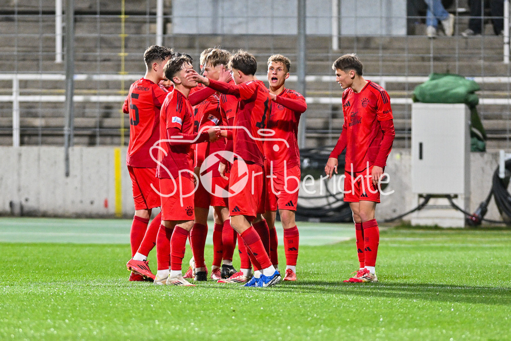 FC Bayern Amateure - SpVgg Hankofen-Hailing | Jubel nach dem Treffer zum 1-0 durch Samuel UNSOELD (FC Bayern München II #9) / Tor / Torschuetze / Freude / Happy / Regionalliga Bayern: FC Bayern Muenchen II - SpVgg Hankofen-Hailing, Gruenwalder Stadion am 28.03.2025