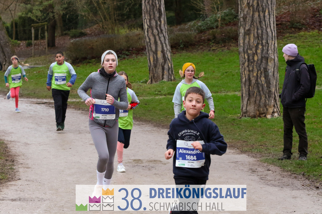 1700m Stadtwerke Jugendlauf | 3 Koenigslauf 2024 1700m Stadtwerke Jugendlauf - Realisiert mit Pictrs.com