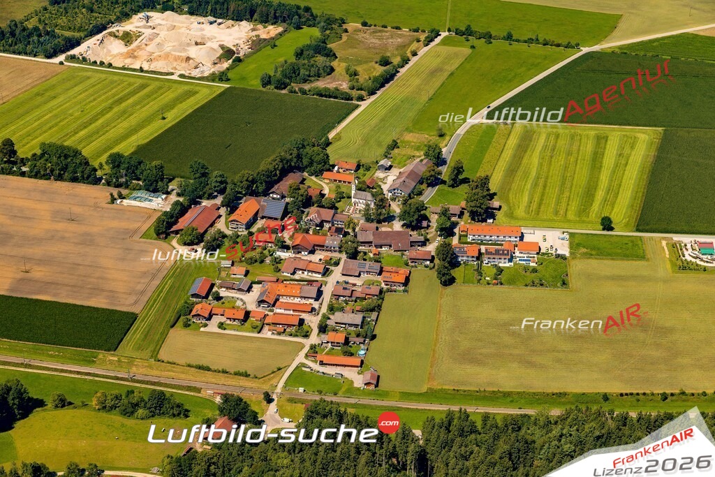 Schrägluftbild  Fellach  Holzkirchen - Das Luftbild wurde 2025 vom UL-Flugzeug heraus erstellt ( keine Drohne ) - Hochauflösende Luftaufnahme -Nicht vergleichbar mit Google Maps oder Satelittenbilder- Die Geschenkidee !Mit Lizenz und Bildrechte bestellbar