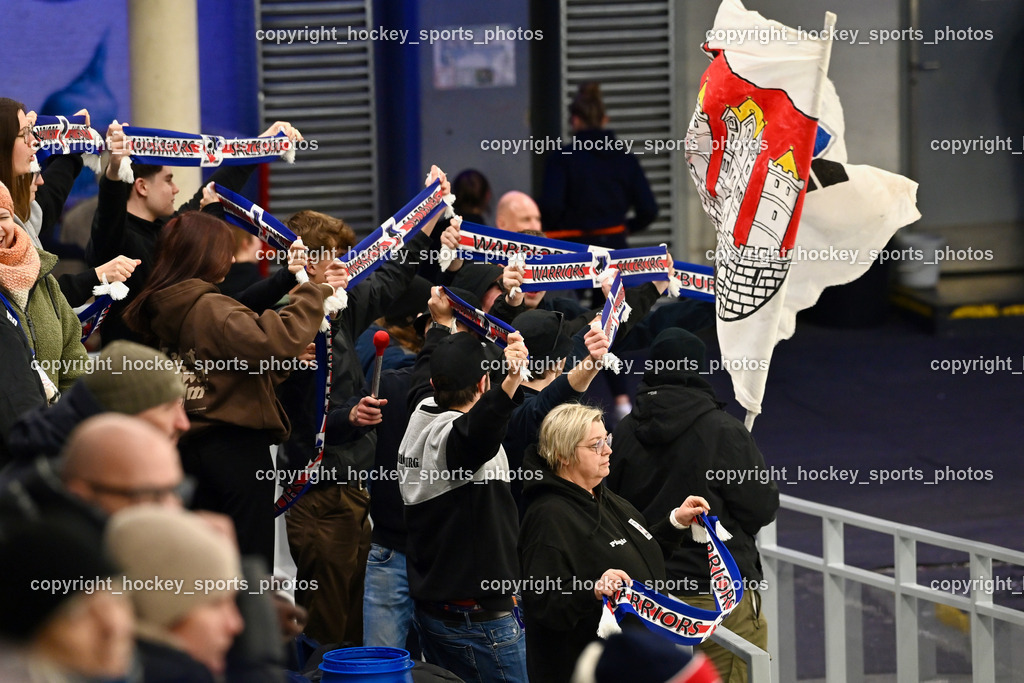 RED BULL HOCKEY JUNIORS vs. EK DIE ZELLER EISBÄREN | Worriors Salzburg, RED BULL HOCKEY JUNIORS vs. EK DIE ZELLER EISBÄREN, RED BULL HOCKEY JUNIORS vs. EK DIE ZELLER EISBÄREN am 14.01.2025 in Salzburg (Eisarena Salzburg), Austria, (Photo by Bernd Stefan)