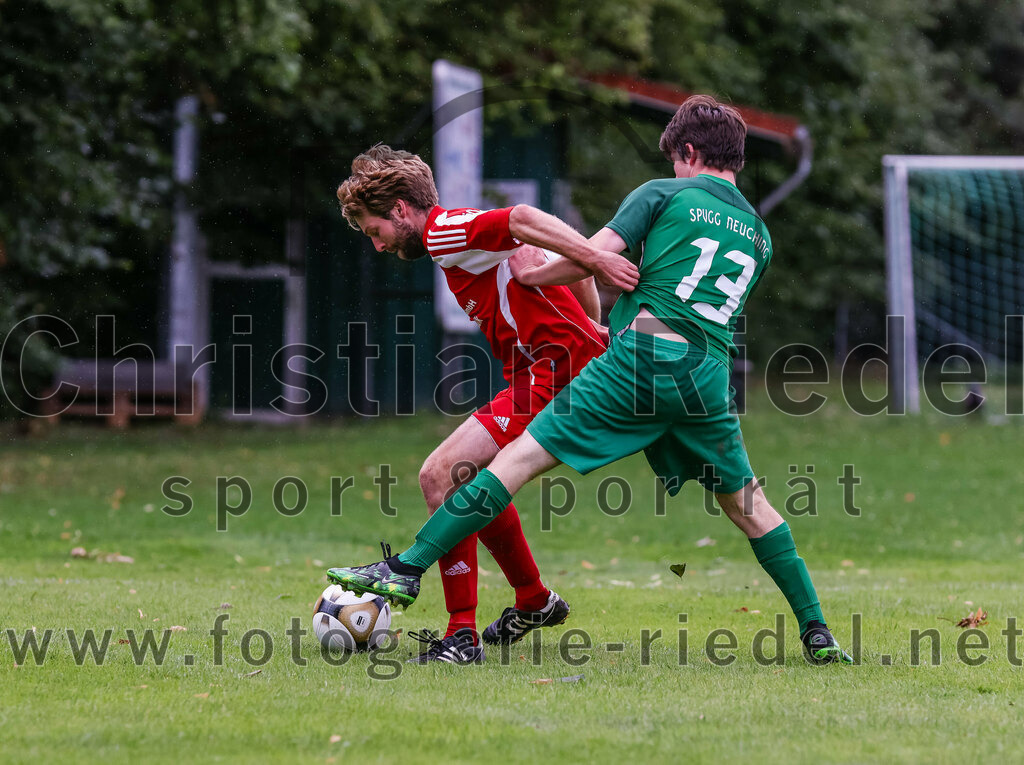 2023-08-06_082_SpVgg_Neuching_gegen_SG_Hoerlkofen-Woerth | Neuching, Deutschland, 06.08.2023:
Fußball, A-Klasse 2023 / 2024, 1. Spieltag, SpVgg Neuching gegen SG Hörlkofen/Wörth, Endergebnis: 0:0

Martin Kutscherauer (SG Hörlkofen/Wörth, #7), Franz Alexander (SpVgg Neuching, #13)

Foto: Christian Riedel / fotografie-riedel.net