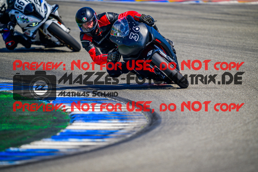 MaZZes_Fotomatrix_20250628_6007705_7977-2 | WEISS