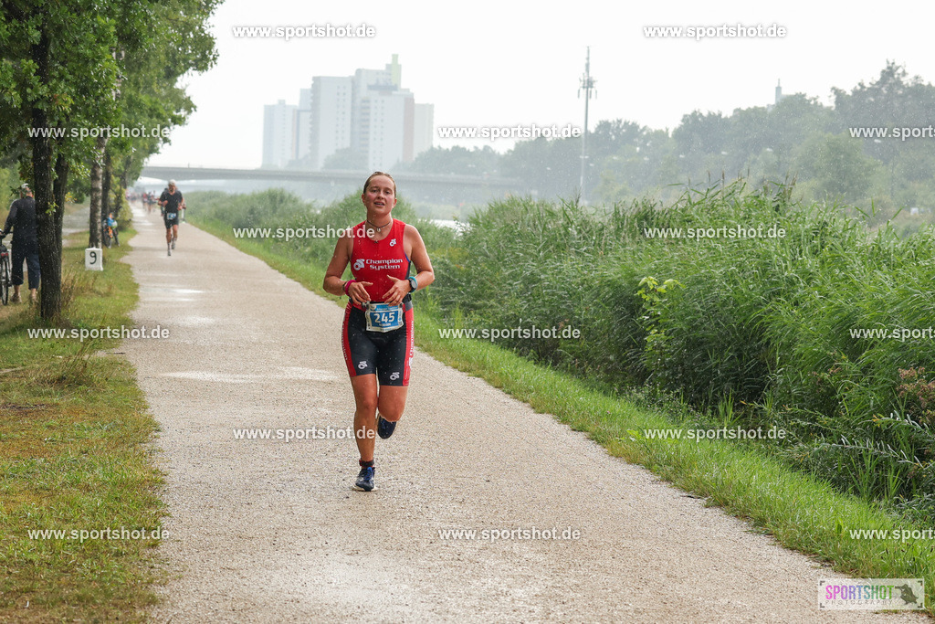 LUR_1365 | 34. M-net Erlanger Triathlon 2025 #erlangertriathlon  #mnettriathlon2025 #mnettriathlon #team #olympischedistanz #mitteldistanz #triathlon #maindonaukanal  #erlangertriathlon2025 #yourpictrs #tv1848 #tv1848erlangen  #triathlonbayern #sportinerlangen #demsportverbunden #sportshot_your_pictrs Copyright: www.sportshot.de