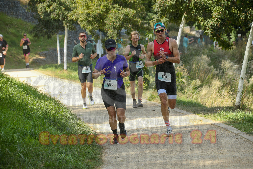 250824_1447_EX1_7572 | Sportfotografie im Rhein-Sieg Kreis, Köln, Bonn, NRW, Rheinland Pfalz, Hessen, etc. Unser Tätigkeitsfeld umfasst den Laufsport vom Volkslauf über den Marathon, Duathlon, Triathon bis zum Ultralauf wie Kölnpfad Ultra oder Schindertrail.