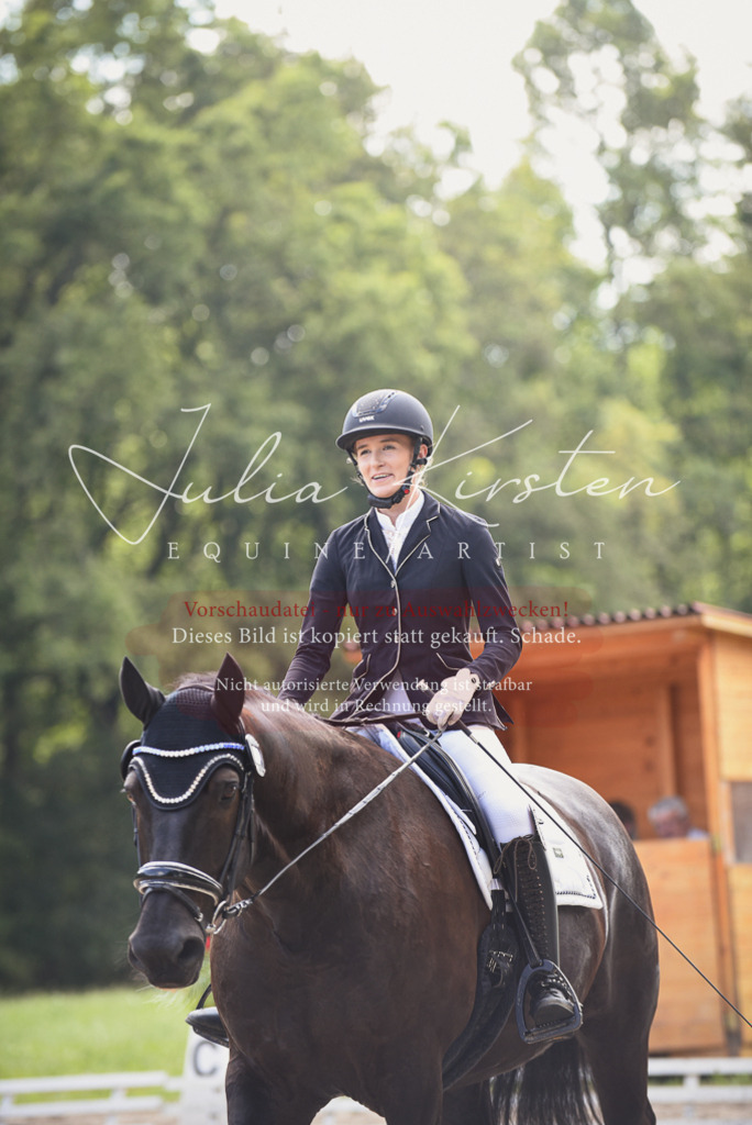 DSC_0698 | Pferde- und Turnierfotografie in Westsachsen. Pferdeportraits, Auftragszeichnungen und intuitive Kunst.