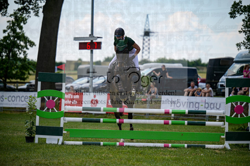 Reitturnier Voxtrup | Entdecke hochwertige Reitturnierfotos von Foto Oger. Professionell, emotional und authentisch – jetzt Lieblingsmomente im Shop bestellen. - Realisiert mit Pictrs.com