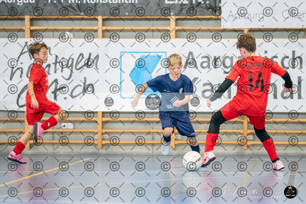 20251122_FCR-Hallenturnier-E_1_006-37 | Sport und Naturfotografie von Roberto Esposito zeigt echte Momente Bewegung und die Schönheit der Natur. Ausdrucksstarke Bilder schaffen Emotionen.