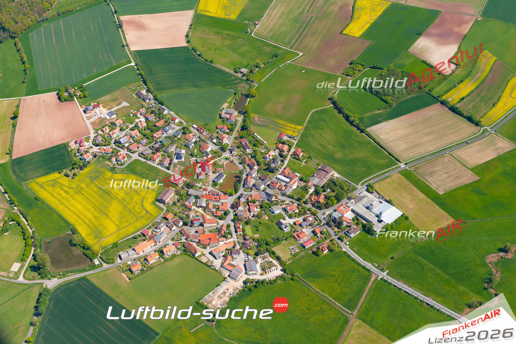 Die Luftbildaufnahme Grasmannsdorf -  wurde 2019 mittels Flugzeug (keine Drohne) erstellt. Perfekte Schärfe und Druck- Ergebnisse- Garantiert!