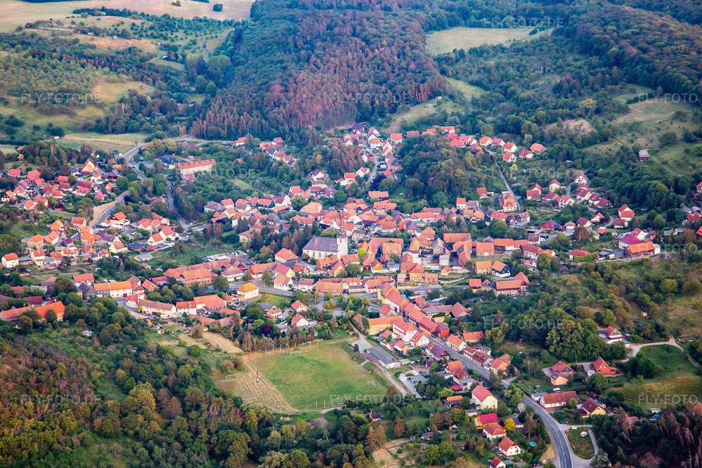 Ortsansicht von Nordwesten | Luftbild: Ortsansicht von Nordwesten im Ortsteil Heimburg in Blankenburg im Bundesland Sachsen-Anhalt in Deutschland. Foto: IMG_136612.jpg vom 17.06.2023 durch ©2025 Werner Riehm fly-foto.de/copyright - Realisiert mit Pictrs.com