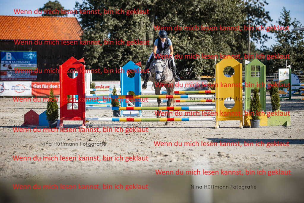 BK1A7510 | Turnierbilder Turnierfotos Nina Hüffmann Turnierfotografie Pferdefotografie Tierzeichnung Haustierzeichnung Pferdezeichnung Hundezeichnung Videograf  - Realisiert mit Pictrs.com