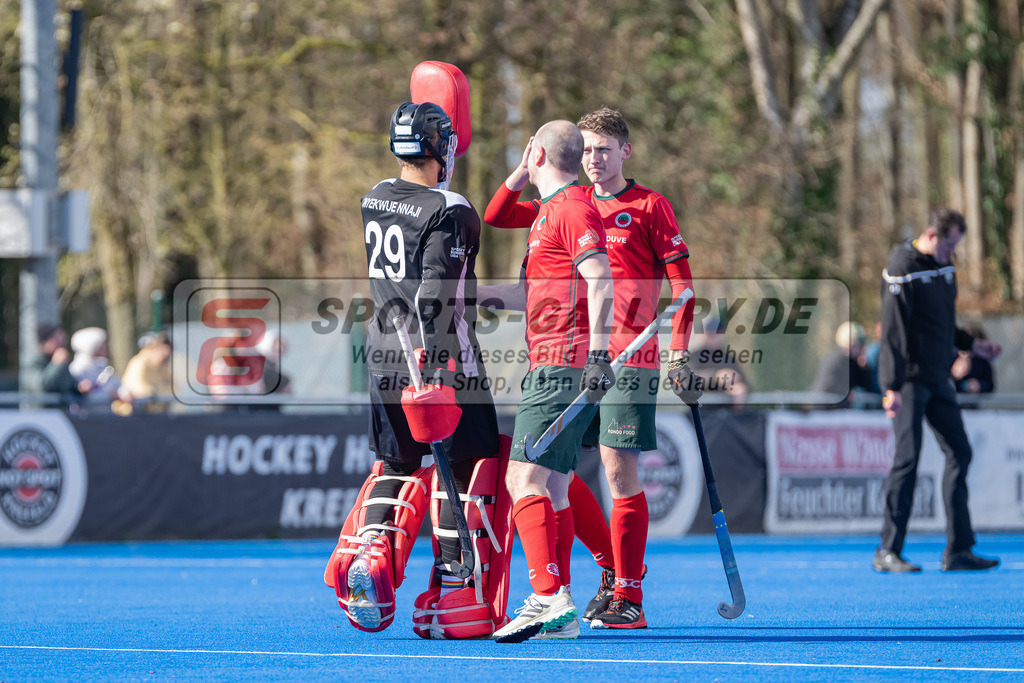 HK_20240323_109937 | 1. Bundesliga Hockey Herren Crefelder HTC - Mannheimer HC am 23.3.2024 Crefelder HTC  Hüttenallee, Krefeld , Joshua Onyekwue Nnaji Torwart ( Crefelder HTC #29 ) , van Laak Max ( Crefelder HTC #5 ) , Schröder Mika ( Crefelder HTC #33 )
