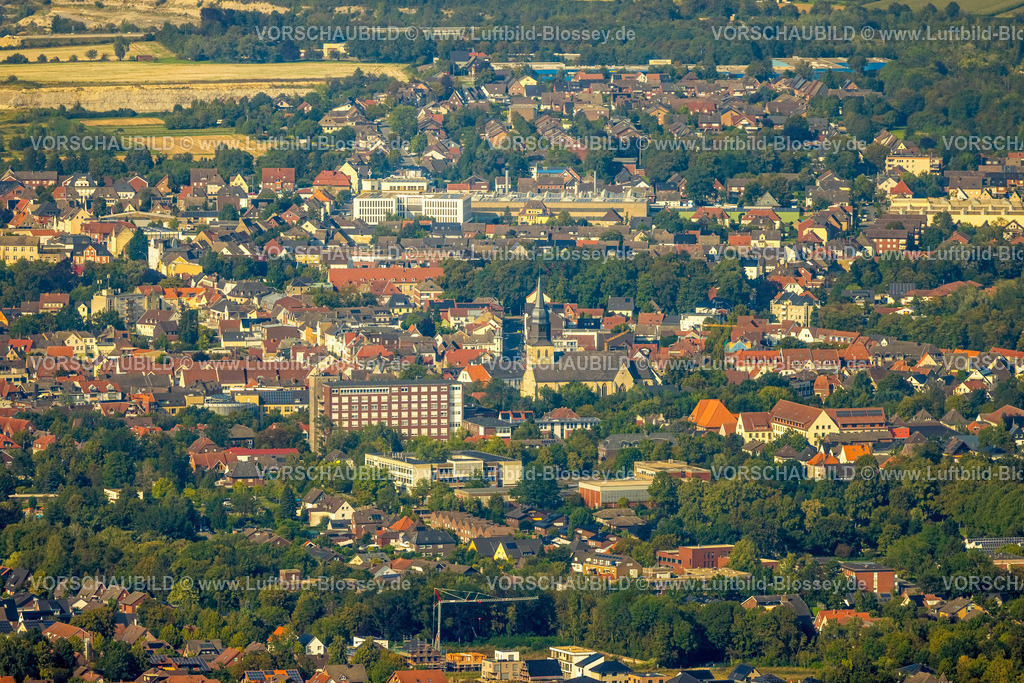 Beckum230804177 | Luftbild, Stadtansicht und Zentrum mit kath. Kirche St. Stephanus und St. Elisabeth-Hospital Beckum, Beckum, Münsterland, Nordrhein-Westfalen, Deutschland