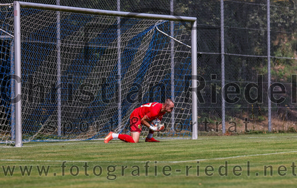 2023-07-22_037_FC_Eitting_gegen_FC_Moosinning | Eitting, Deutschland, 22.07.2023:
Fußball, Kreisliga 2023 / 2024, Testspiel, FC Eitting gegen FC Moosinning, Endergebnis: 0:4

Torwart Aaron Siegl (FC Moosinning, #27)

Foto: Christian Riedel / fotografie-riedel.net