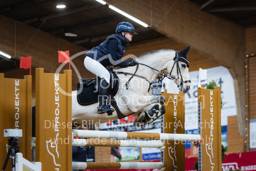 221127_Winterfestival_L-Spr_HPTTY-245 | Deine schönsten Turniermomente als professionelle Fotos! Entdecke hochwertige Pferdesport-Fotografie im Online-Shop. Jetzt Fotos finden & bestellen!