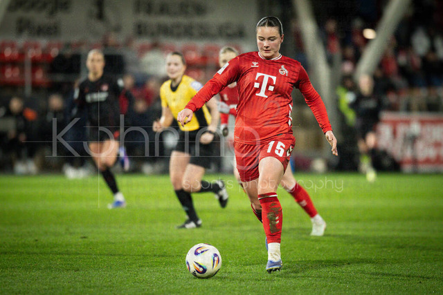 Frauen Fußball-Bundesliga; Bayer 04 Leverkusen - 1. FC Köln, 13.02.2026 | Amelie Bohnen (1. FC Köln, 15); Bayer 04 Leverkusen - 1. FC Köln an Spieltag 18 der Google Pixel Frauen-Bundesliga am 13.02.2026 im Ulrich-Haberland-Stadion in Leverkusen (Nordrhein-Westfalen). DFL REGULATIONS PROHIBIT ANY USE OF PHOTOGRAPHS AS IMAGE SEQUENCES AND/OR QUASI-VIDEO.