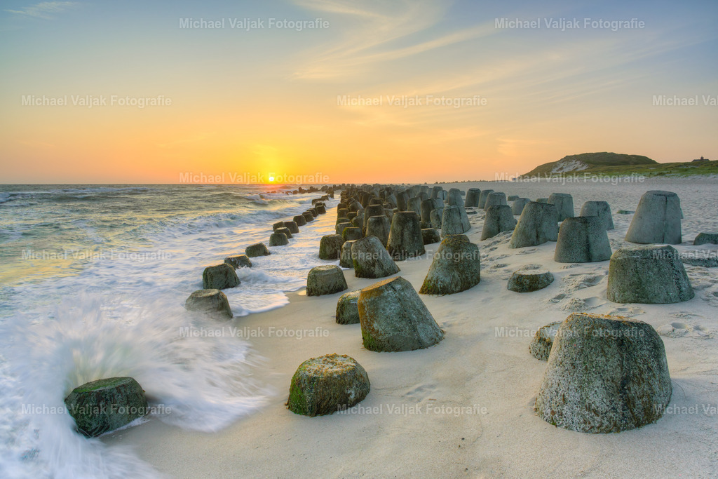 Tetrapoden in Hörnum | Sonnenuntergang bei den Tetrapoden am Weststrand von Hörnum. - Realisiert mit Pictrs.com