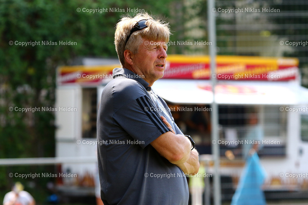 NH_KlubKosova_HarburgerSC_Testspiel_HarburgPokal_21072024 | Thorsten Beyer (Trainer, Klub Kosova)Fußball I Herren I Testspiel (Harburg-Pokal) I Saison 2024-2025 I Klub Kosova - Harburger SC I 21.07.2024 I Sportplatz Alter Postweg