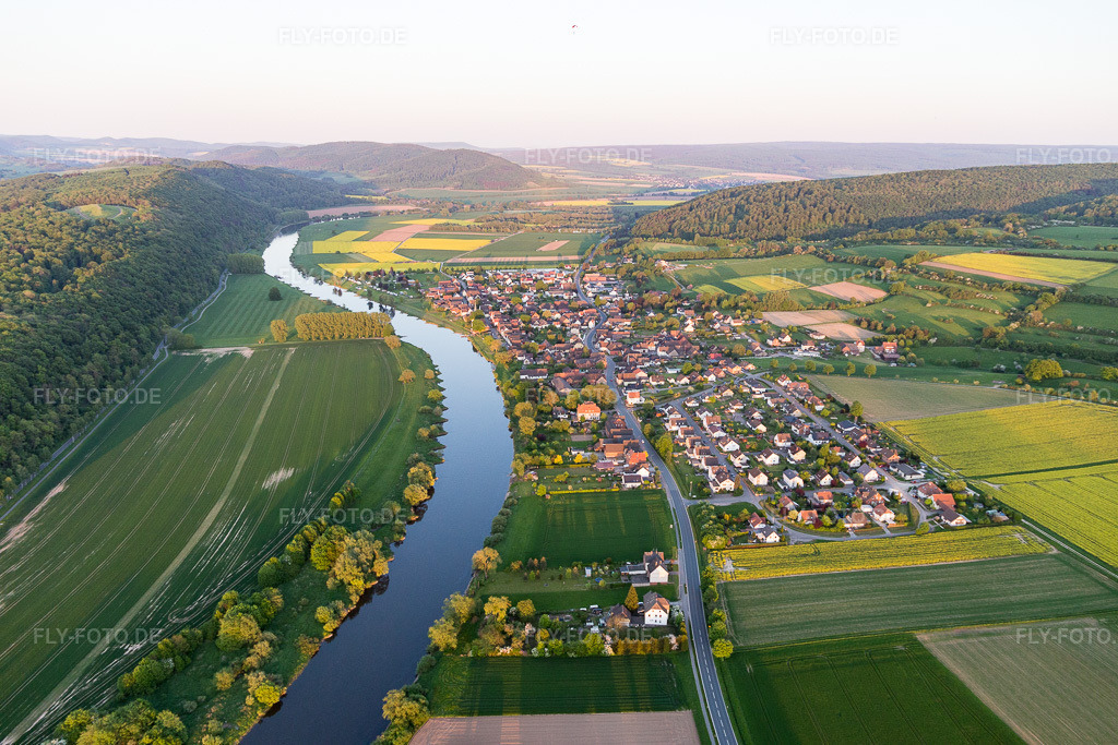 Luftbild: Fluß- Uferbereichen in Heinsen im Bundesland Niedersachsen in Deutschland. Foto: IMG_107056.jpg vom 04.05.2018 durch Werner Riehm/FLY-FOTO.de