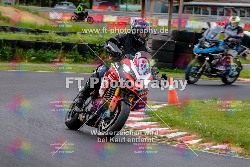 MotoTeamVBK-20156 | Hier findet Ihr Bilder von Touristenfahrten auf der Nürburgring Nordschleife oder von anderen Veranstaltungen die ich besucht habe. Viel Spass beim Durch Schauen 