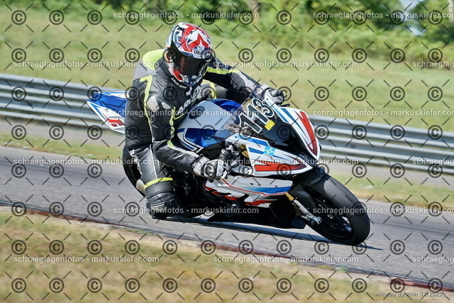 25bt04-0421 | markuskiefer.com - Realisiert mit Pictrs.com