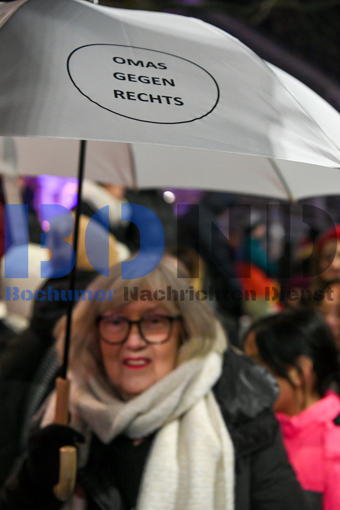 Weihnachtssingen im Stadion | {headline}



(Foto: Christian Schnaubelt / BOND)

 - Realisiert mit Pictrs.com