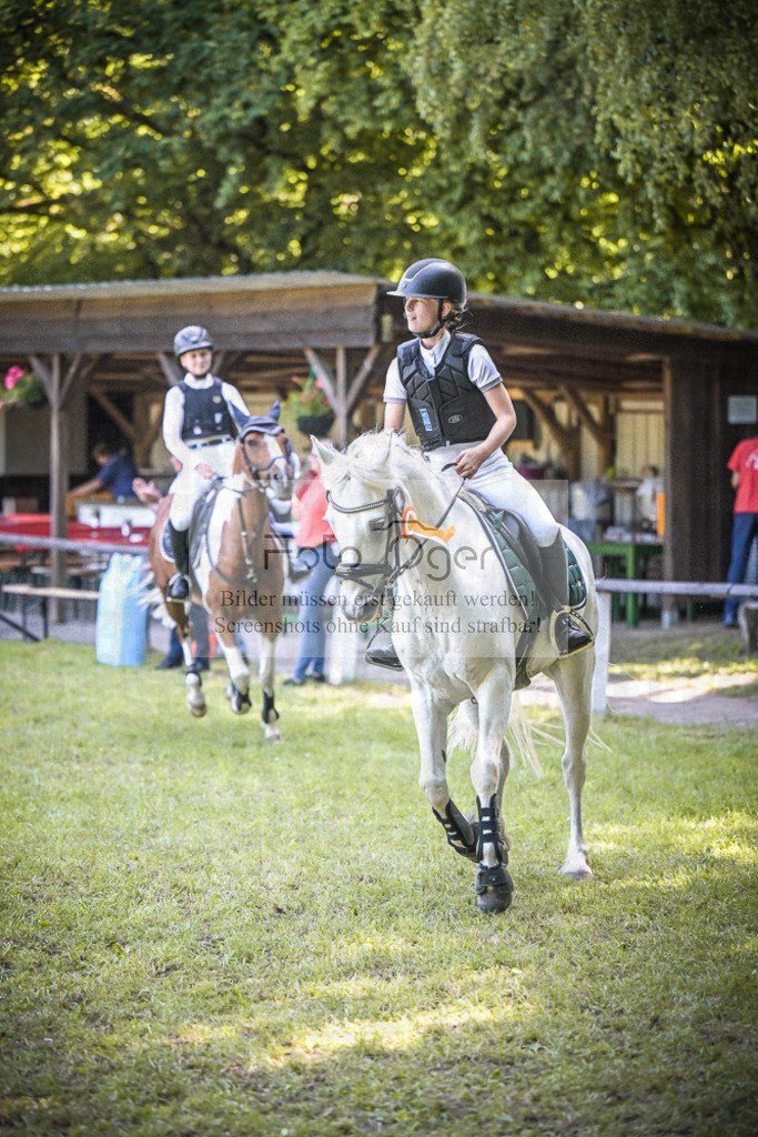 DOS_0751 | Entdecke hochwertige Reitturnierfotos von Foto Oger. Professionell, emotional und authentisch – jetzt Lieblingsmomente im Shop bestellen.Deutschlandweite Turnierfotografie. - Realisiert mit Pictrs.com